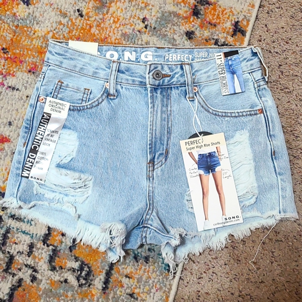 NWT distressed vintage style shorts.